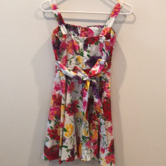 Colorful chic dress 🥰 - Picture 2 of 3